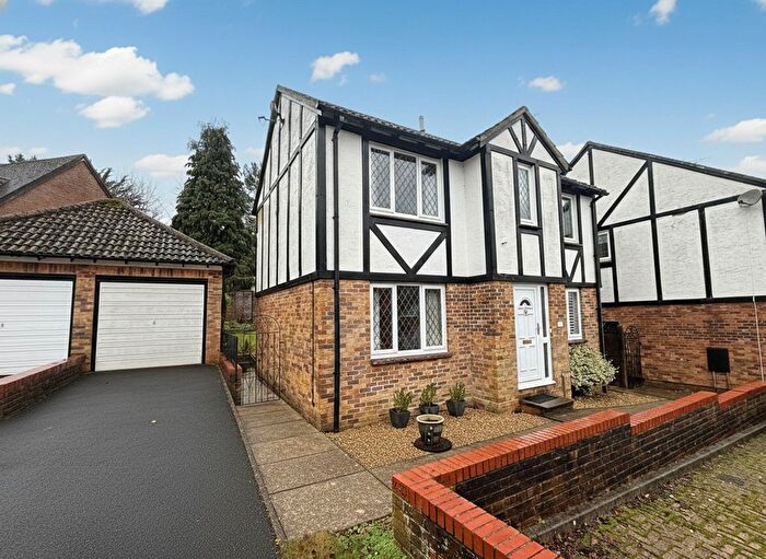 3 Bedroom Detached House For Sale In Pennine Gardens, Dibden Purlieu, SO45