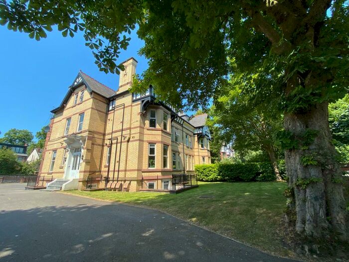 2 Bedroom Flat To Rent In Wood Road, Whalley Range, M16