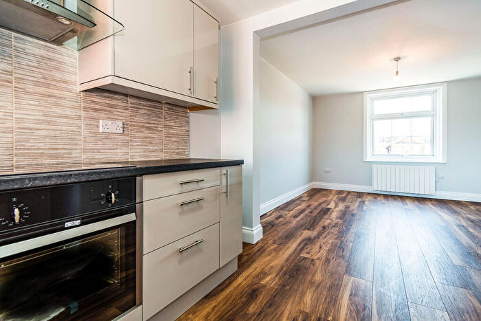 2 Bedroom Flat To Rent In Caversham, Reading, RG4