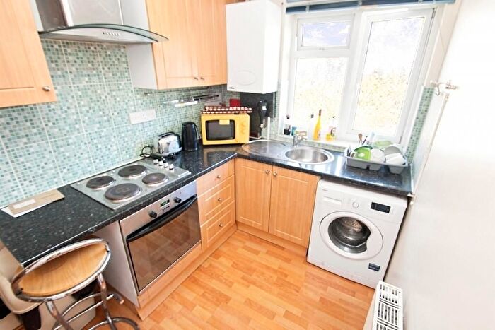 3 Bedroom Flat To Rent In Blackhorse Lane, Walthamstow, E17