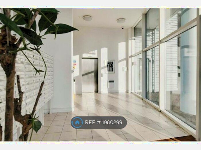 1 Bedroom Flat To Rent In Marina Point East, Chatham, ME4