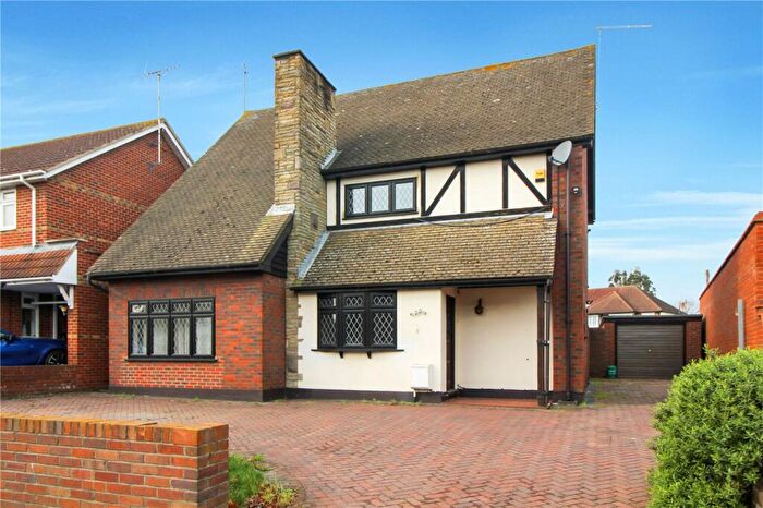 3 Bedroom Detached House For Sale In Hobleythick Lane, Westcliff-on-Sea, Essex, SS0