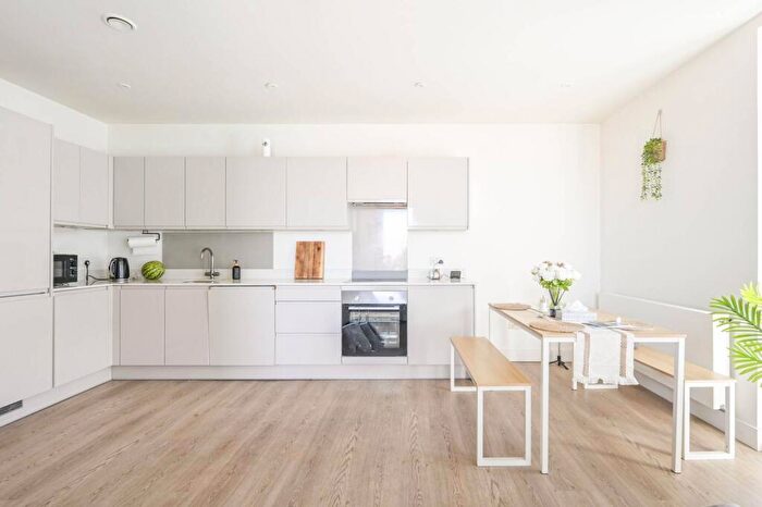 2 Bedroom Flat For Sale In Sailors House, Tower Hamlets, London, E14