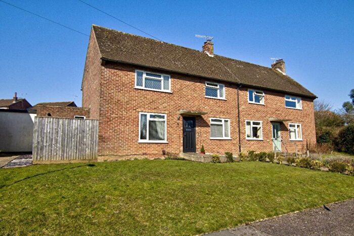 3 Bedroom Semi-Detached House For Sale In Homefield Way, Clanfield, Waterlooville, PO8