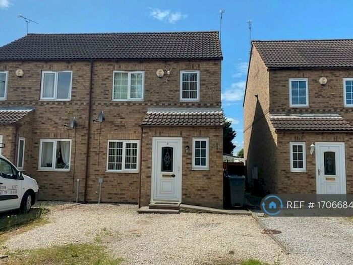 3 Bedroom Semi-Detached House To Rent In Rosegarth Court, Doncaster, DN7