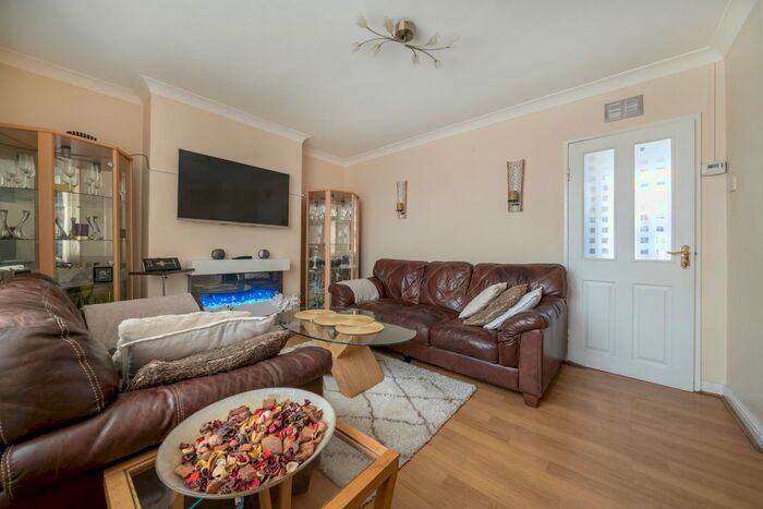 2 Bedroom Flat To Rent In Ann Street, London, SE18