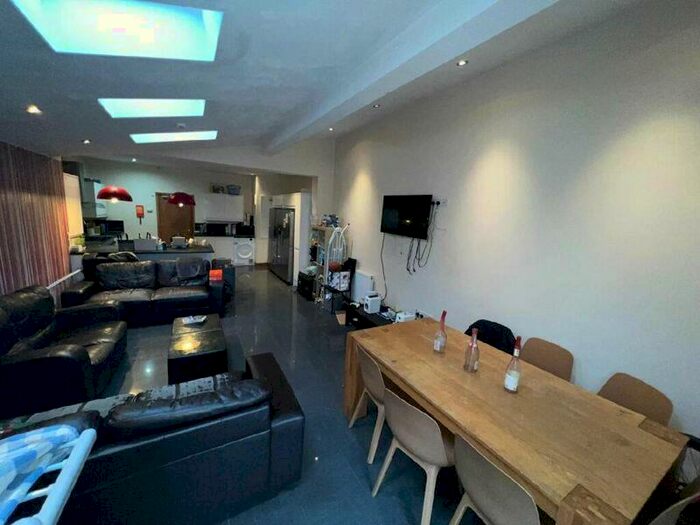 6 Bedroom Terraced House To Rent In Heeley Road, Selly Oak, Birmingham, B29