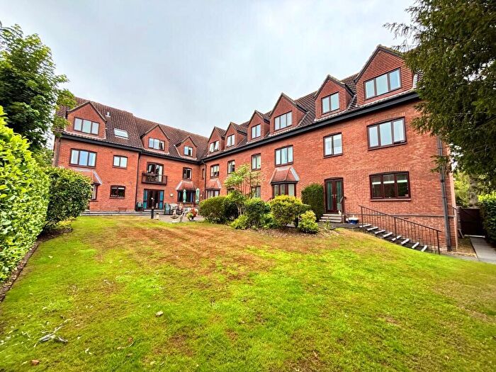 1 Bedroom Apartment For Sale In Chelmsford Road, Shenfield, Brentwood, Essex, CM15