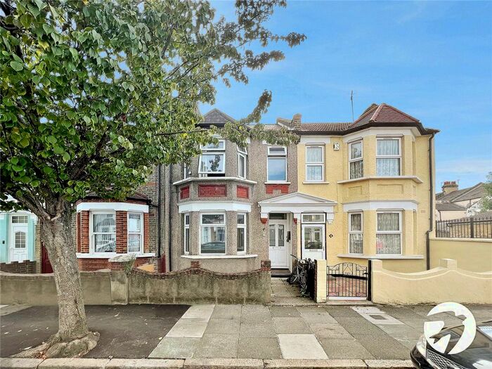 1 Bedroom Flat To Rent In Benares Road, London, SE18