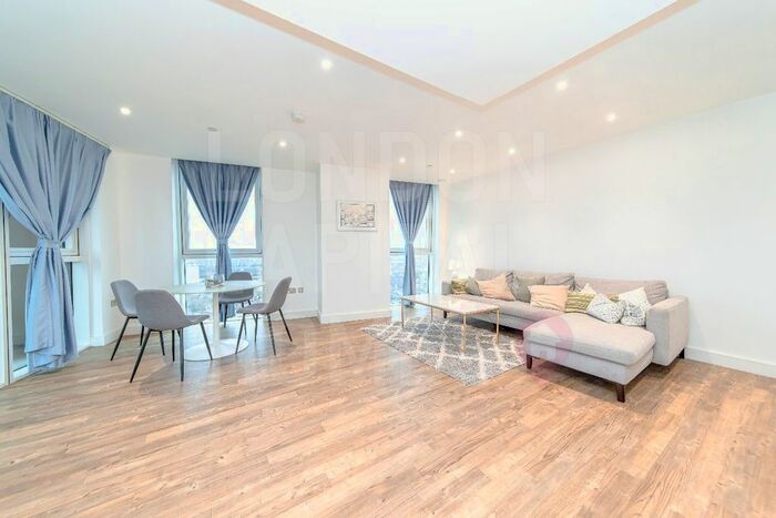 2 Bedroom Flat To Rent In Wandsworth Road, London, SW8