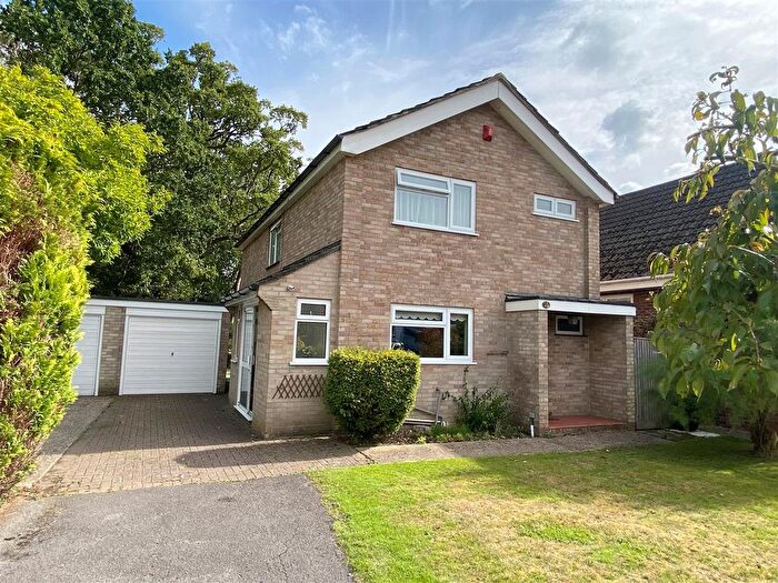 4 Bedroom Detached House For Sale In Sutherlands, Newbury, Wash Common, RG14