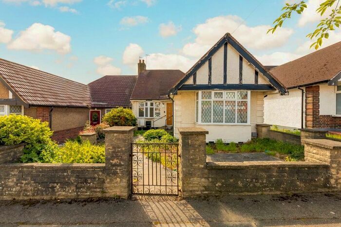 3 Bedroom Property To Rent In Milton Avenue, Barnet, EN5