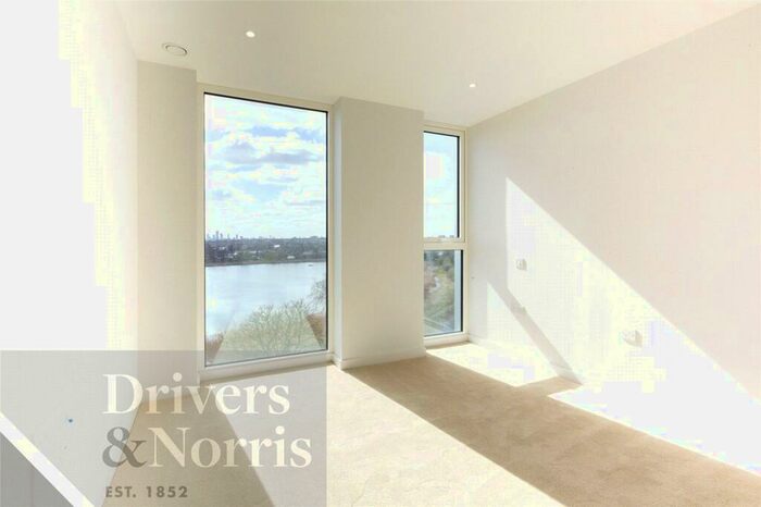 2 Bedroom Apartment For Sale In Skylark Point, Newnton Close, London, N4