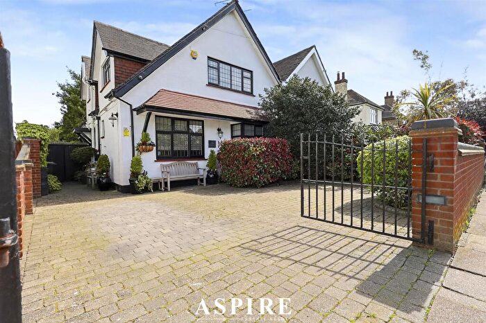 4 Bedroom Semi Detached House For Sale In St. Augustines Avenue, Southend-On-Sea, SS1
