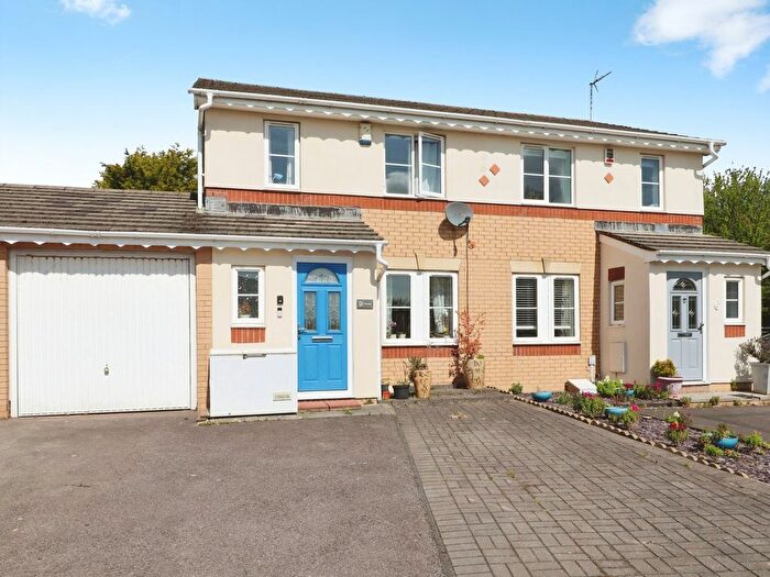 3 Bedroom Semi-Detached House For Sale In Parc Deri, Bridgend, CF31