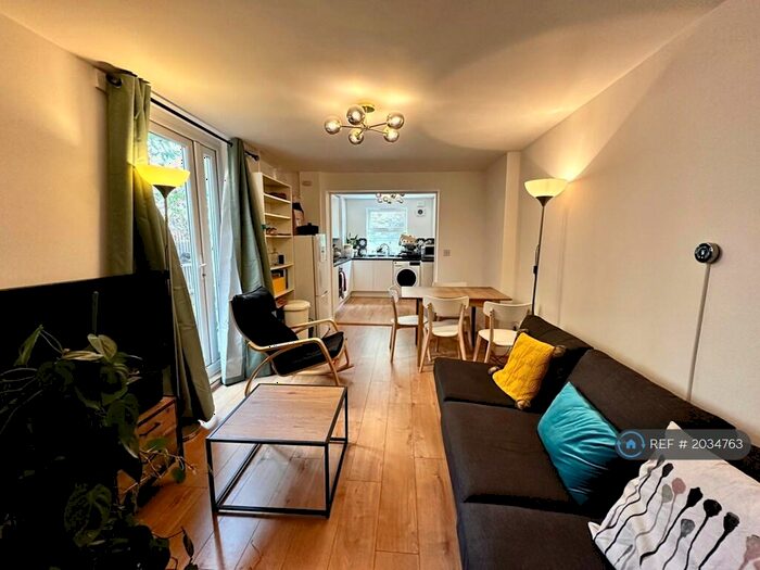 4 Bedroom Flat To Rent In Kyverdale, London, N16