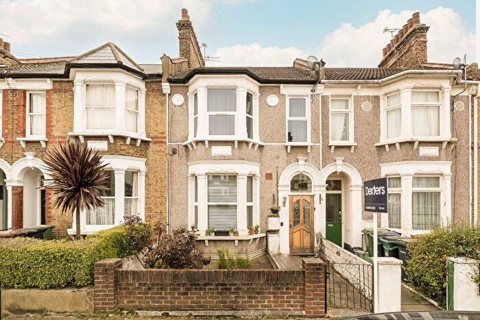 2 Bedroom Flat To Rent In Honley Road, London, SE6