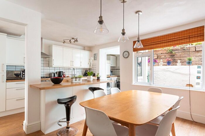 2 Bedroom Terraced House To Rent In Milner Road, Brighton, BN2