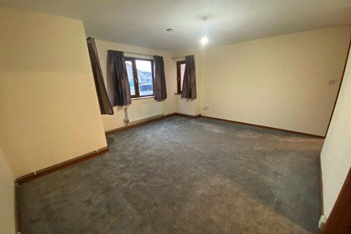 2 Bedroom Flat To Rent In Dover Crescent, Bedford, MK41