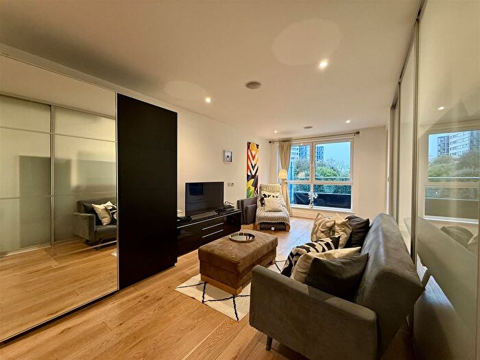 1 Bedroom Flat To Rent In Octavia House, Townmead Road, London, SW6