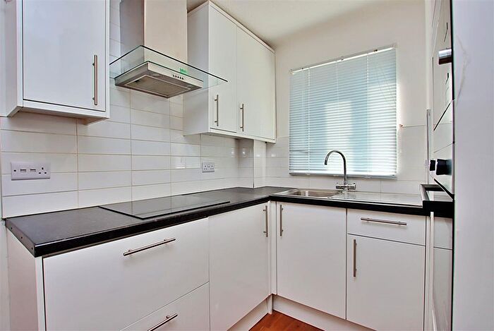 1 Bedroom Property For Sale In Fox Close, Elstree, WD6
