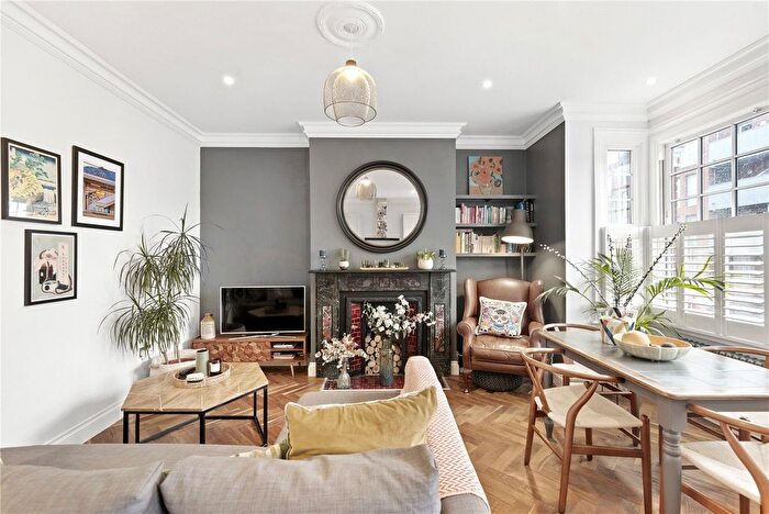 3 Bedroom Flat For Sale In Warwick Terrace, Walthamstow, London, E17