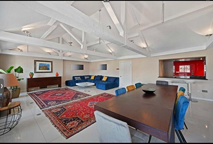 3 Bedroom Flat To Rent In Hertford Street, London, W1J