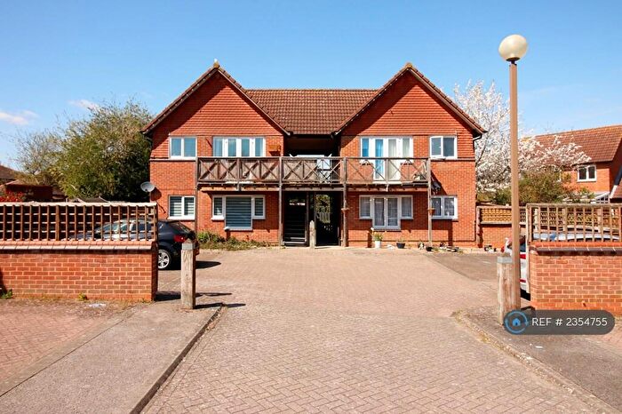 1 Bedroom Flat To Rent In Glebe Close, Loughton, Milton Keynes, MK5