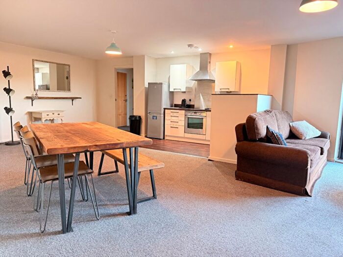 2 Bedroom Flat To Rent In Dun Street, Sheffield, South Yorkshire, S3