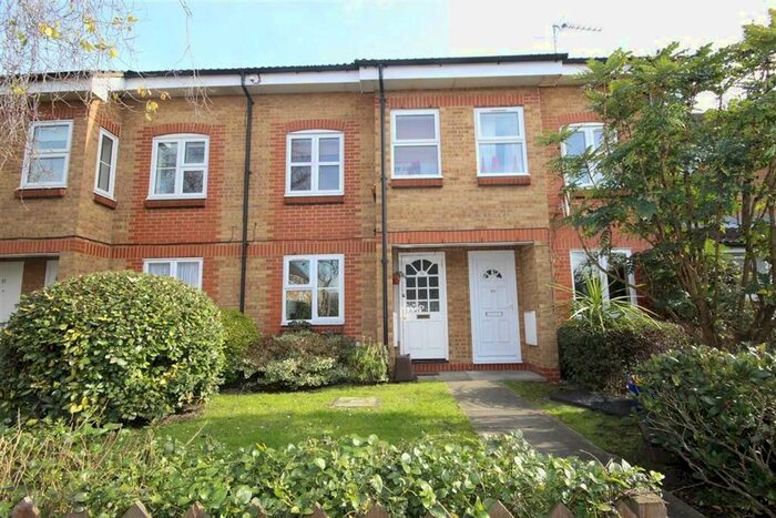 1 Bedroom Flat To Rent In Cadet Drive, London, SE1