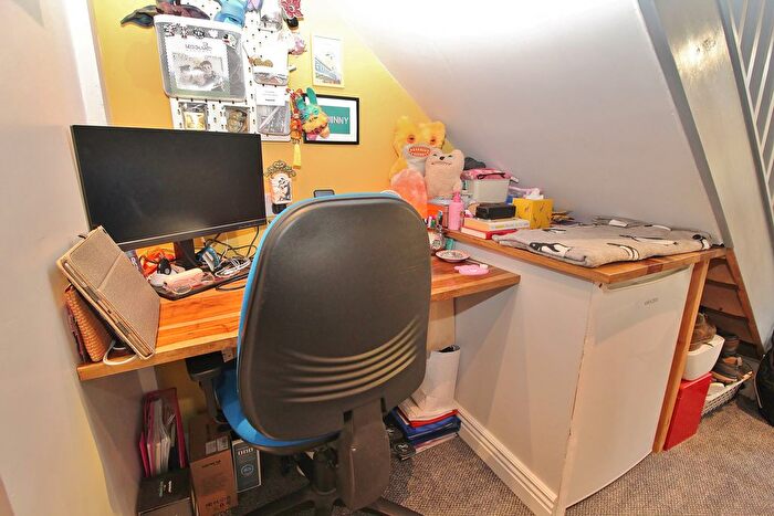 3 Bedroom Semi-Detached House For Sale In Whitsbury Road, Havant, PO9