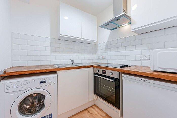 1 Bedroom Flat To Rent In Philbeach Gardens, Earls Court, London, SW5