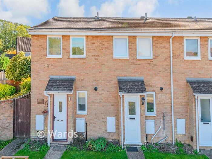 2 Bedroom End Of Terrace House For Sale In Seven Acres, New Ash Green, Longfield, Kent, DA3