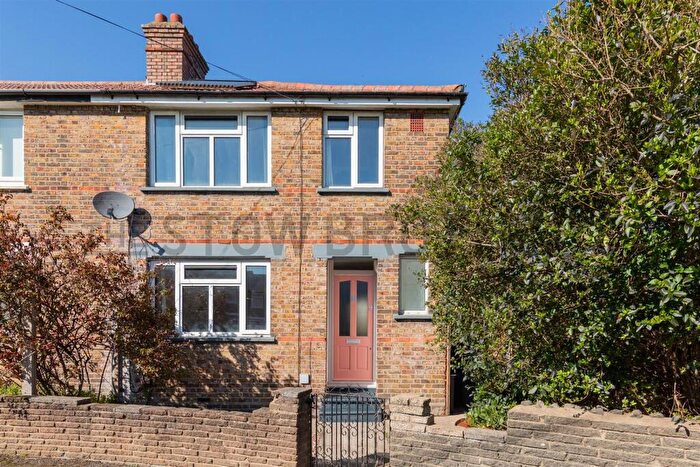 3 Bedroom House To Rent In Rodney Place, London, E17