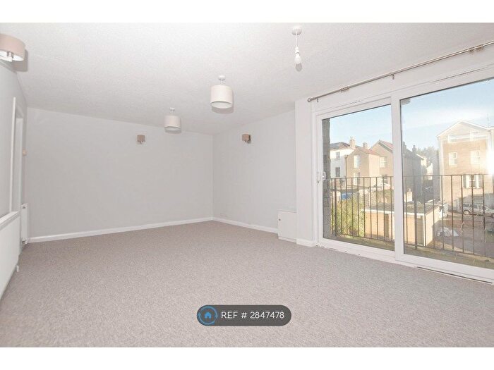 2 Bedroom Flat To Rent In Berkeley Court, Bristol, BS7