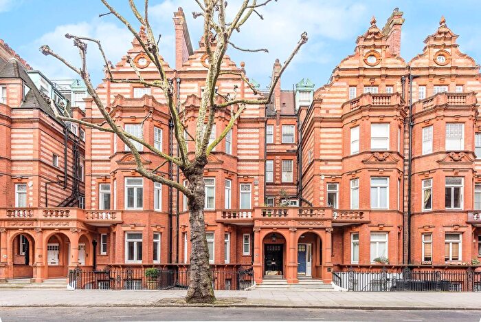 3 Bedroom Flat To Rent In Sloane Gardens, Sloane Square, London, SW1W