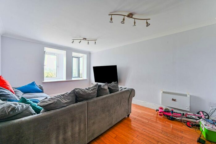 2 Bedroom Flat To Rent In .London Road, Norbury, London, SW16