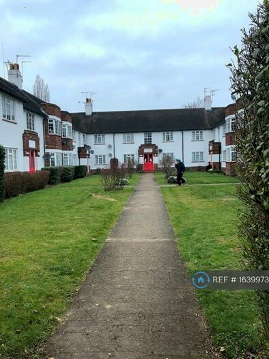 2 Bedroom Flat To Rent In Bathurst Walk, Iver, SL0