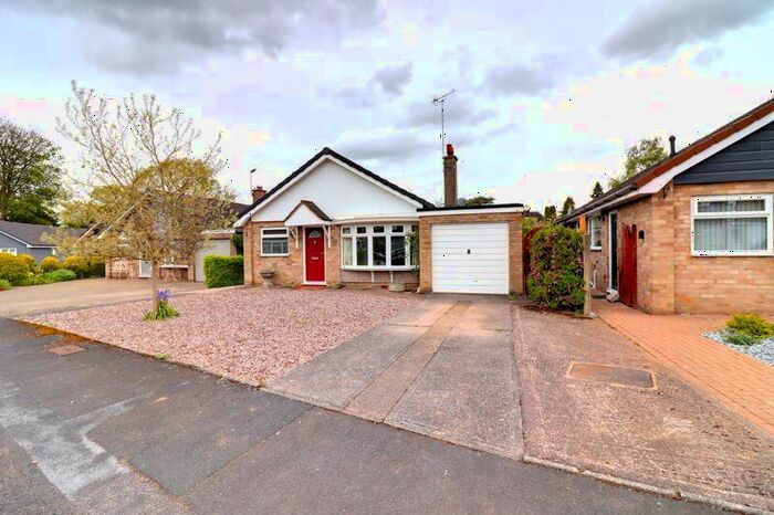 3 Bedroom Bungalow For Sale In Clevedon Avenue, Hillcroft Park, Stafford, ST17