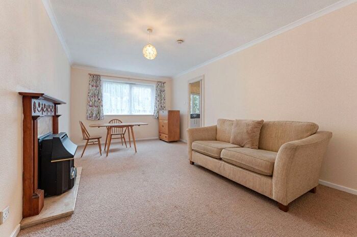2 Bedroom Flat For Sale In Cheam Road, Sutton, SM1