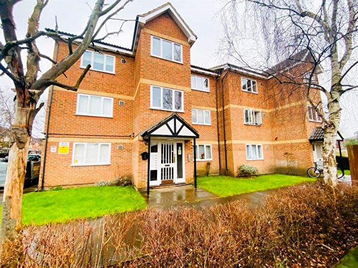 1 Bedroom Flat For Sale In Beaulieu Close, Hounslow, TW4