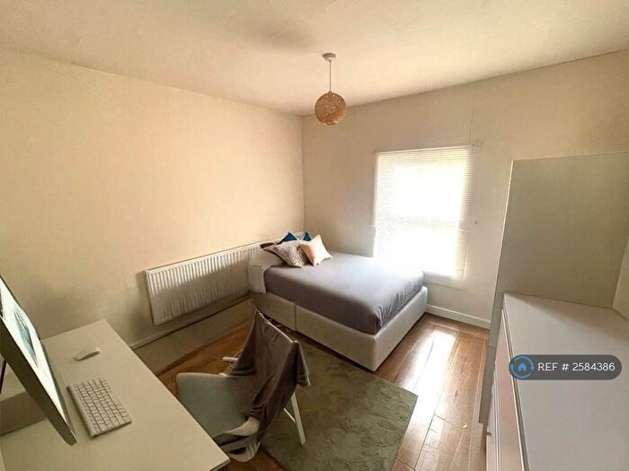 3 Bedroom Flat To Rent In Alfreton Road, Nottingham, NG7