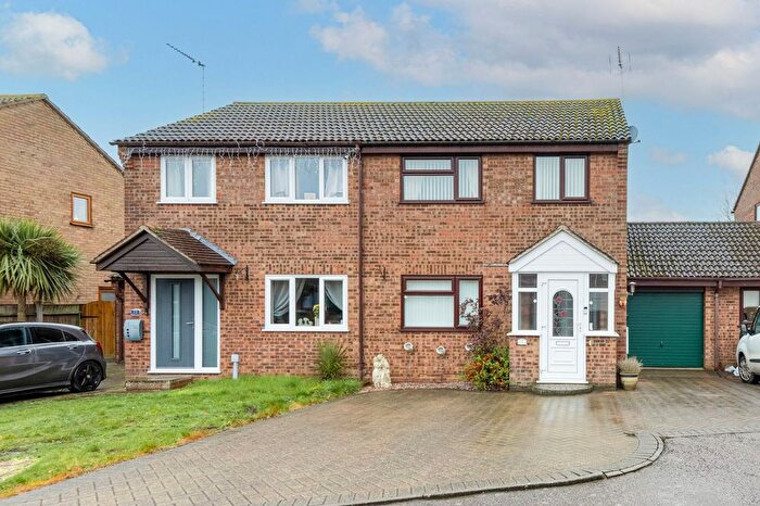 3 Bedroom Semi-Detached House For Sale In Potters Drive, Hopton, NR31