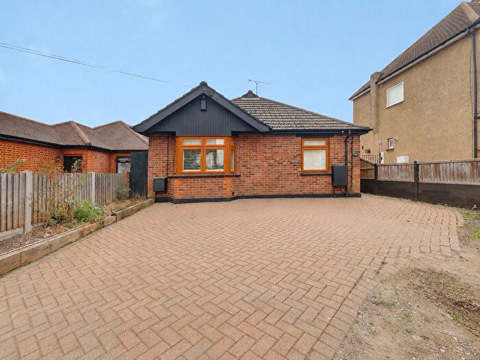 2 Bedroom Detached Bungalow For Sale In Carlton Avenue, Westcliff-On-Sea, SS0