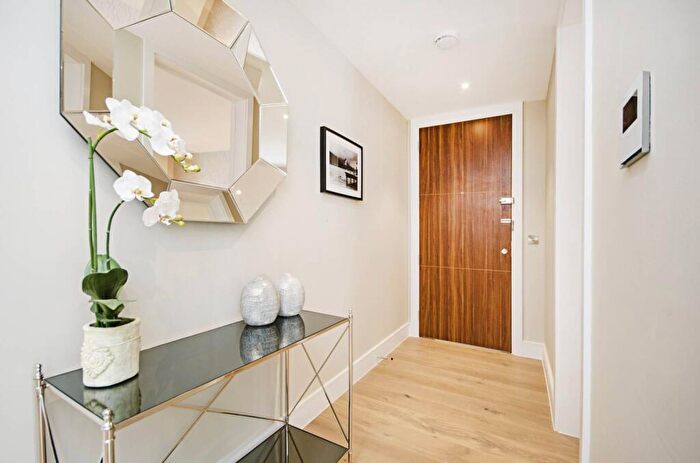 2 Bedroom Flat For Sale In Aylmer Road, East Finchley, London, N2