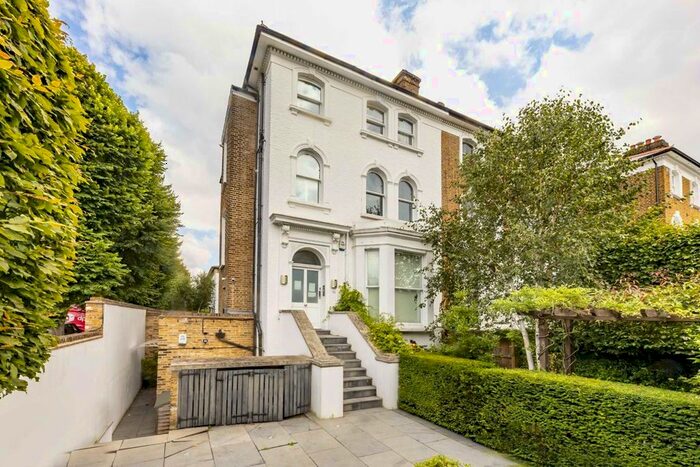 2 Bedroom Flat To Rent In Castlebar Road, London, W5