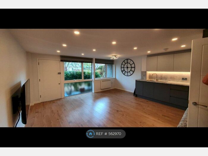 2 Bedroom Flat To Rent In Pegasus House, Cheshunt, Waltham Cross, EN8