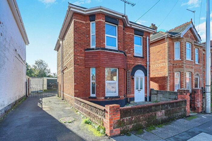 3 Bedroom Detached House For Sale In Cardigan Road, Bournemouth, BH9