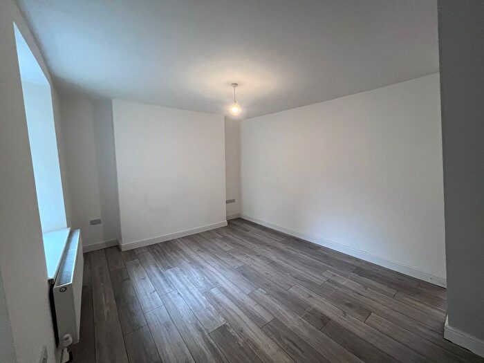 2 Bedroom End Of Terrace House To Rent In Waun Y Pistyll, Treboeth, SA5