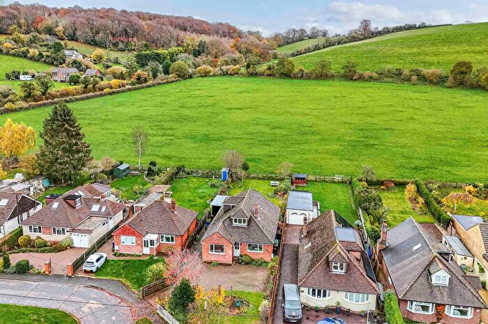 5 Bedroom Chalet For Sale In Warrendene Road, Hughenden Valley, HP14